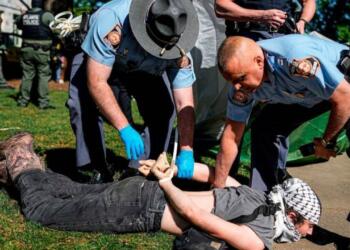 ABD’de kampüsleri basan polis çok sayıda öğrenci ve akademisyeni gözaltına aldı