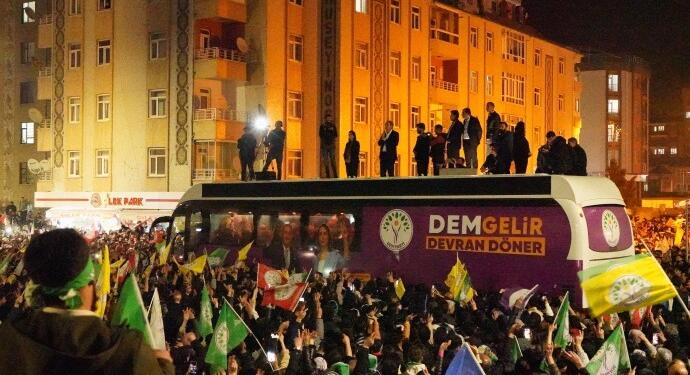 Eş Genel Başkanlar Wanlılara seslendi: Direne direne kazandınız