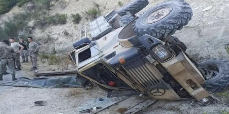 Şirnex’te askeri araç devrildi: 2 Ölü