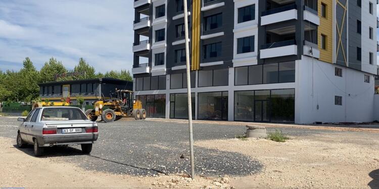 YRP’li Çiftçi’nin ilk icraatı yaşadığı yere mıcır sermek