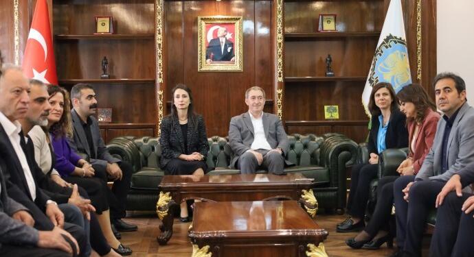 DEM Parti Eşbaşkanlarından Amed Büyükşehir Belediyesi’ne ziyaret