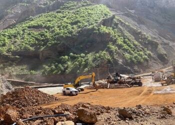 Marinus köyünün içinde bulunduğu harika doğası, bir şirketin çıkarları uğruna yok edilişe sürüklenirken sular ise kirlenmiş durumda.