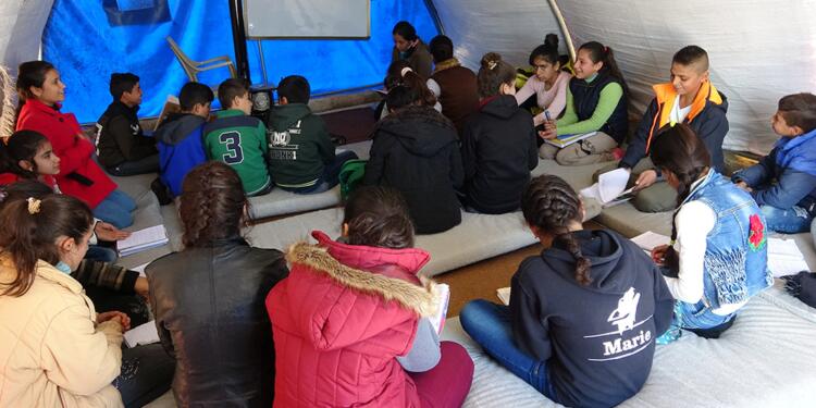 Devrimden sonra Rojava’da Kürtçe: Evlerden çıkıp okullarda kendi müfredatını oluşturdu