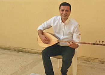Demirtaş: Karardan sonra saz çaldım, Mızraklı ile halay çektik