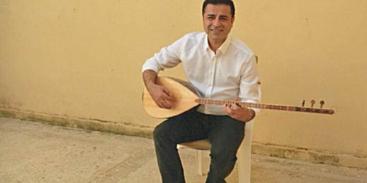 Demirtaş: Karardan sonra saz çaldım, Mızraklı ile halay çektik