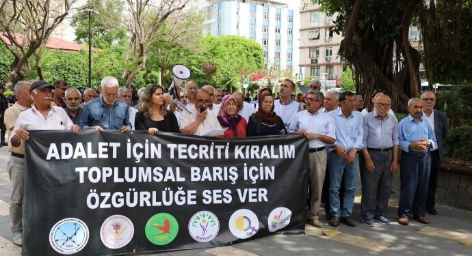 Tutsak yakınlarının ‘Tecrit kaldırılsın’ eylemlerini sürdürüyor