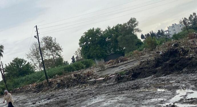 Depremin etkisi sürerken, Hatay’da konteyner kent yine sular altında