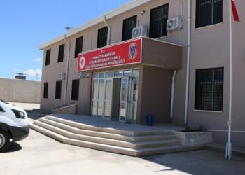 Tutsakların yemeğinden mermi çıktı