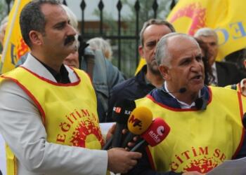 Eğitim-Sen MEB’in önünde: ‘Türkiye Yüzyılı Maarif Modeli’ müfredattan geri çekilmeli