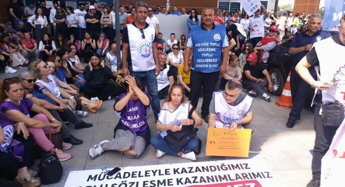 Bayraklı Belediyesi’nde işçiler 5 gündür eylemde