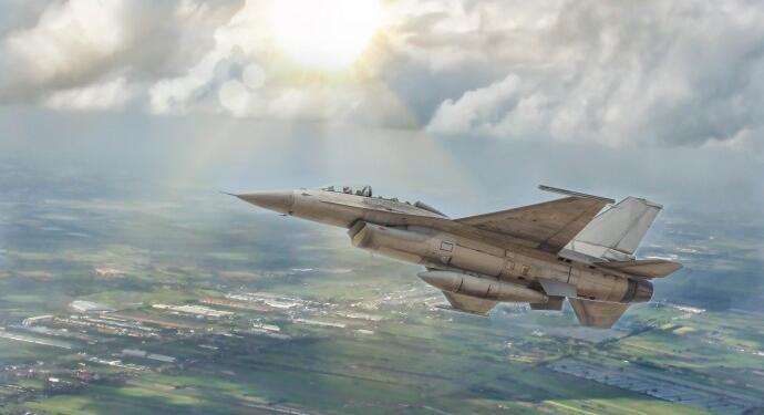 Singapur’da F-16 savaş uçağı düştü