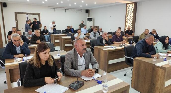 DEM Parti’den Belediye Eşbaşkanı seçildikten sonra istifa eden Begit protesto edildi