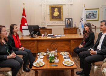 Hatimoğulları Wan Büyükşehir Belediyesi’ni ziyaret etti: Seferber olacağız