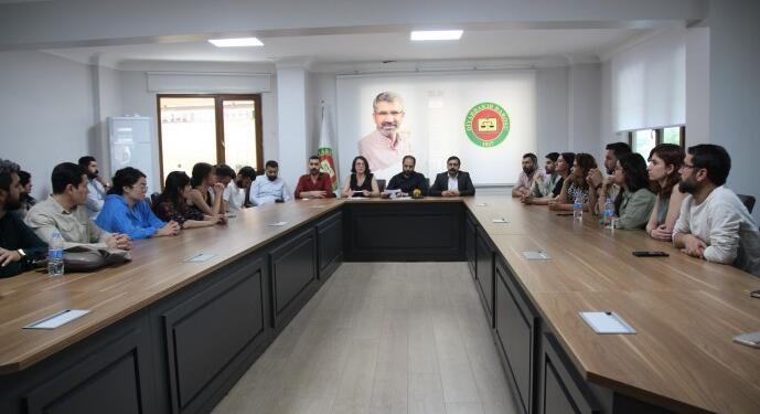 ÖHD, Amed Barosu’na başvuru yaptı: Tecridin hukuki bir dayanağı yok