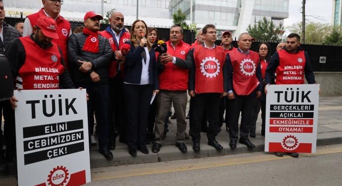 DİSK’ten TÜİK önünde açıklama: Gerçek verileri açıklayın