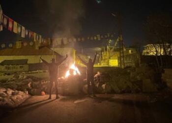 Gever’de gençlerden tecrit protestosu