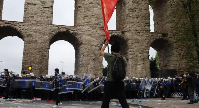 İstanbul’da 1 Mayıs | Binlerce kişi Taksim için Saraçhane’de direndi