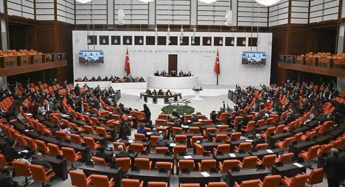 9’uncu Yargı Paketi: Kadınlar için soyadı engeli!