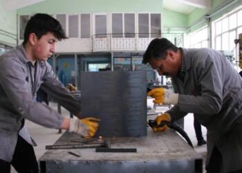 Çocuklar iktidar ve sermaye ortalıklığında sömürülüyor