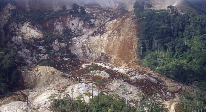 Papua Yeni Gine’de heyelan: Yüzlerce kişi hayatını kaybetti