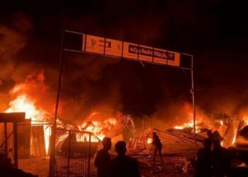 İsrail çadır kampı bombaladı: En az 40 kişi yaşamını yitirdi