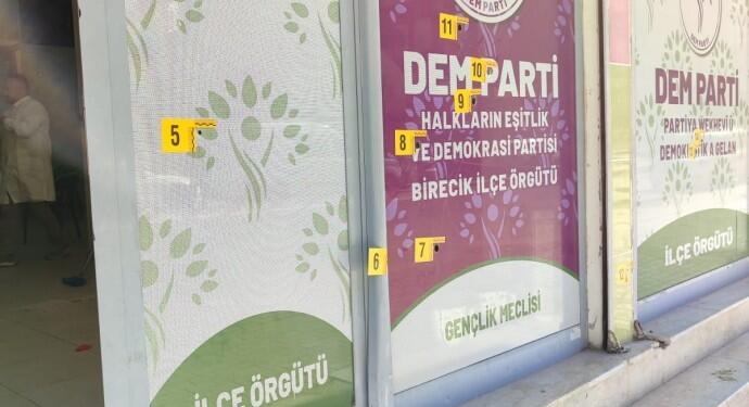 Bêrecûk’te ikinci saldırı: DEM Parti binasının camları kırıldı