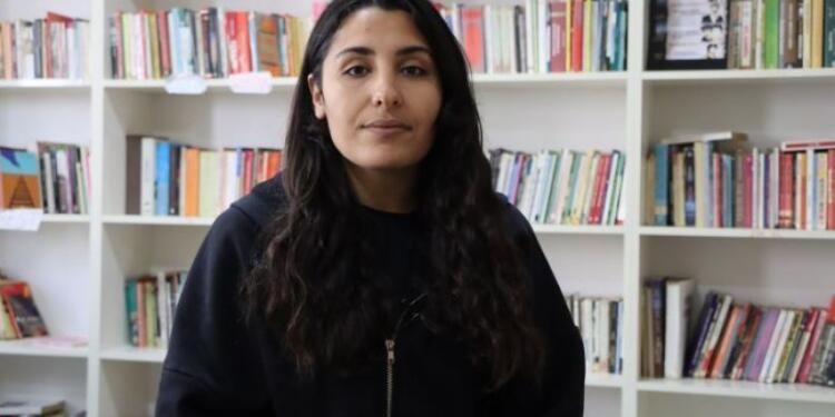 Çıplak aramaya maruz bırakılan Eriş’e ‘erkek polis’ tehdidi