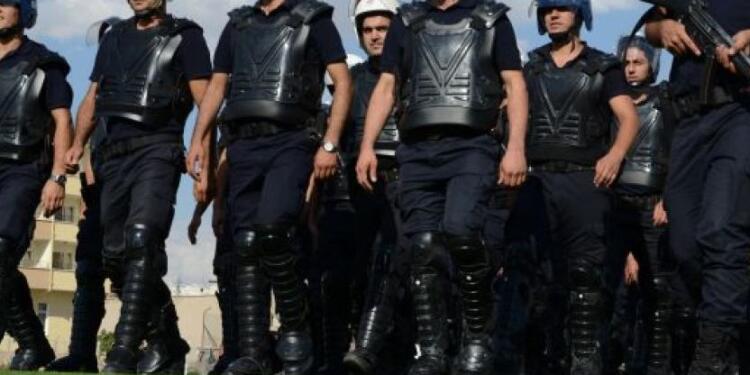 Osmaniye’de uyuşturucu ile yakalanan kişiler polis çıktı