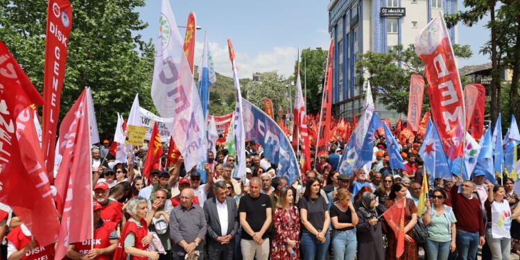 Dêrsim, Riha ve Dîlok’ta 1 Mayıs: Kürt sorununun çözümü için mücadele büyütülmeli