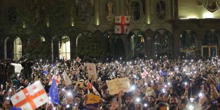 Gürcistan’da göstericiler polis saldırısı