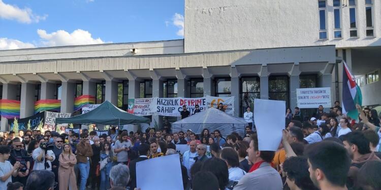 Kayyım Rektör öğrencileri durduramadı