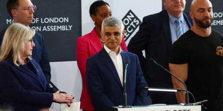 İngiltere’de Muhafazakar Parti üçüncü sıraya düştü