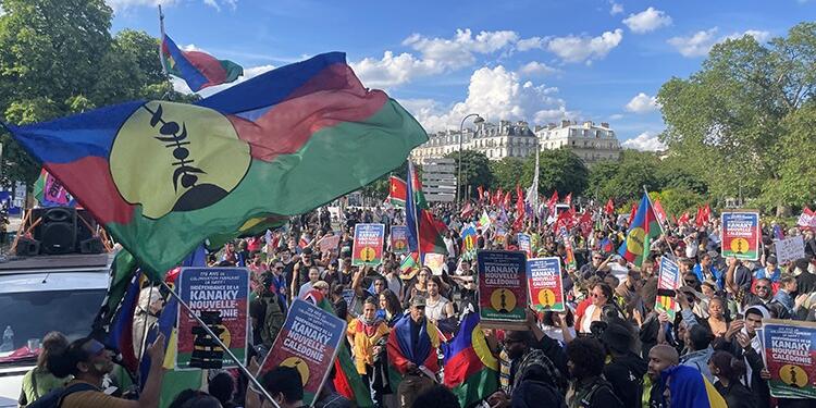 Paris’te haykırdılar: 170 yıllık Fransız sömürgeciliği yeter