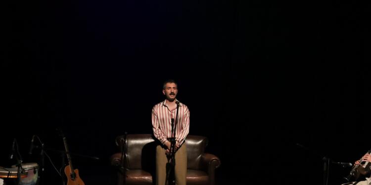 Gönültaş üç dilde konser verdi