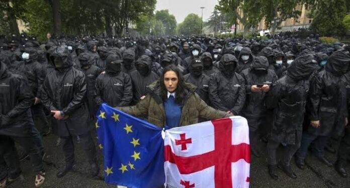 Veto edilen ‘etki ajanlığı’ tasarısı yeniden onaylandı