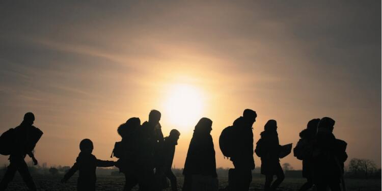 Binlerce göçmen AB desteğiyle tutuklanıp çöllere terk ediliyor