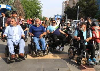 Engellilerden yürüyüş: Anayasal hakkımızı istiyoruz