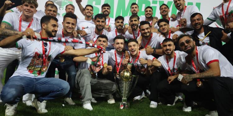 Amedspor şampiyonluk kupasını aldı