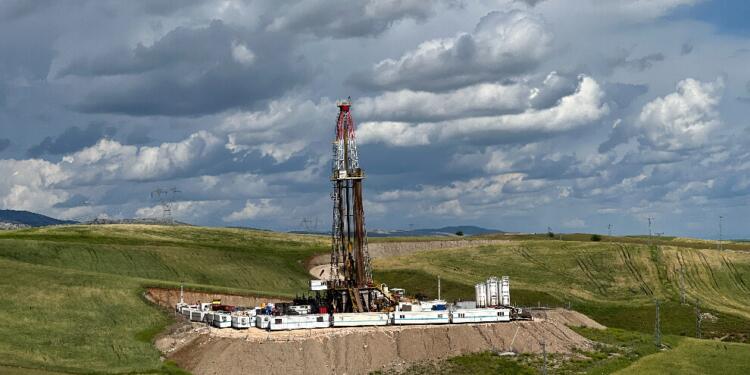 Topraklarını kamulaştırıp sularını kirlettiler