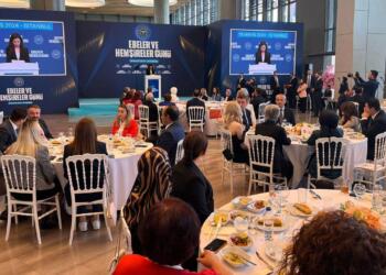 AKP şatafattan tasarruf etmiyor