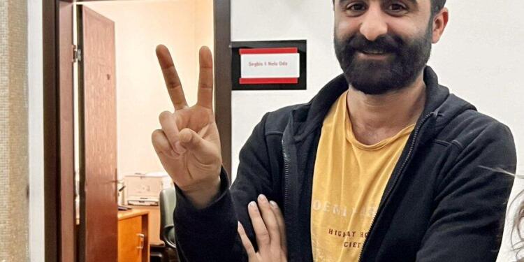 Ayakta sayım dayatması: ‘Omzumuzdaki bayrağa saygı duyacaksınız’