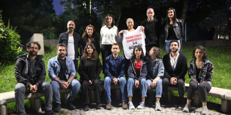 ‘Direniş haftası’ ilan eden öğretmenlerden nöbet eylemi