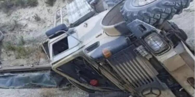 Elbak’ta askeri araç devrildi: 6’sı ağır 11 asker yaralandı