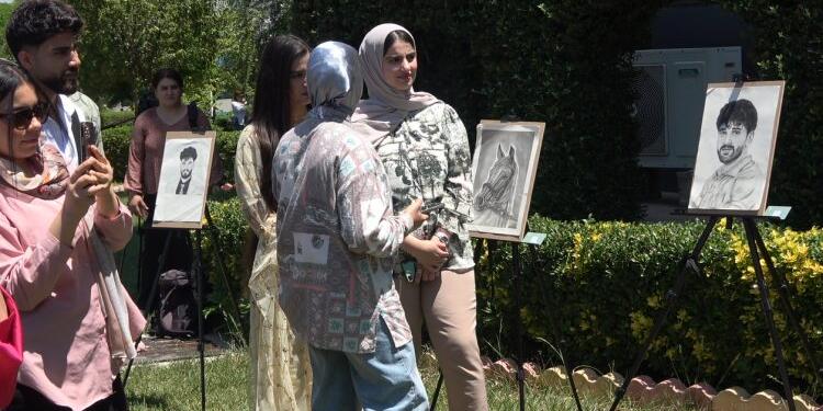 Halepçeli iki genç sergi açtı