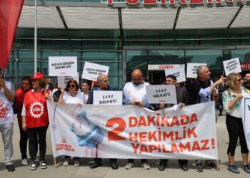 Sağlıkçılar muayene süresinin 2 dakikaya düşmesini protesto etti