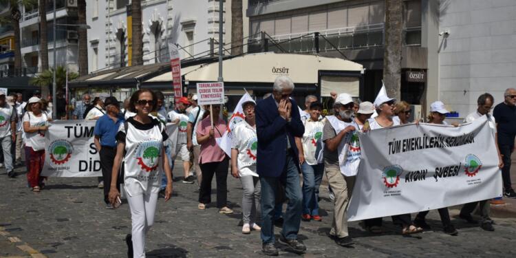 Emeklilerden ‘tasarruf’ tepkisi: Sarayın kapısına kilit vurun