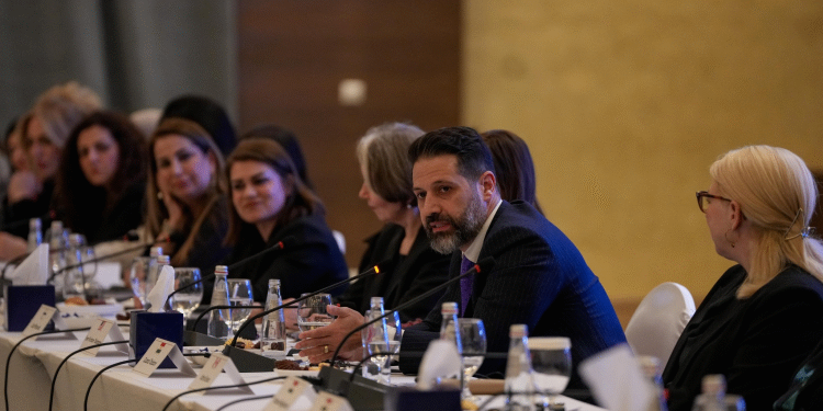 Talabani: Yönetim 10 yıldır maaş sorunuyla meşgul