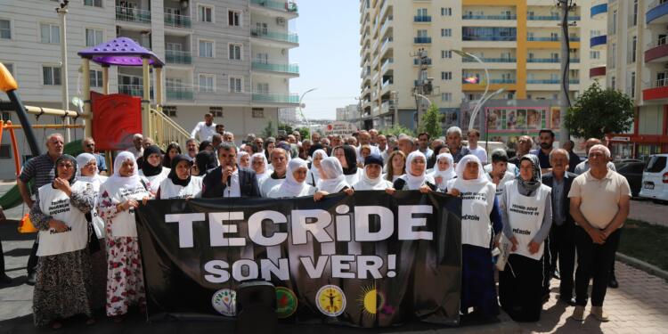 Birçok kentte ‘tecrit’ protestosu: İmralı kapılarını açın
