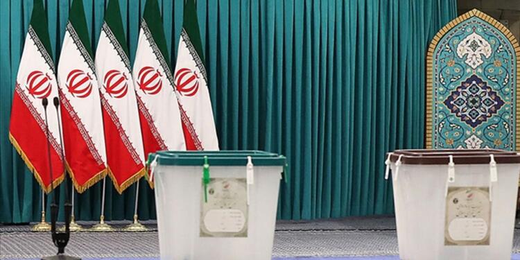 İran’daki cumhurbaşkanı seçimi için iki isim adaylığını açıkladı