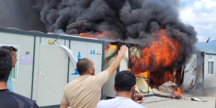 Osmaniye’de deprem konteynerinde yangın çıktı